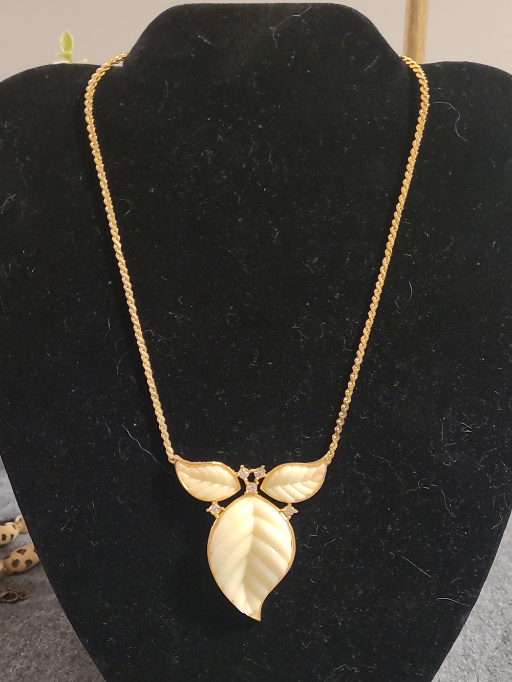 Classic Gold-Tone Leaf Pendant Necklace - Cream Leaf Accents | Vintage Acrylic